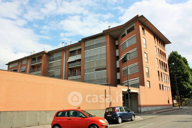 Box/posto auto in residenziale in Via Tommaso Vallauri 32 /A