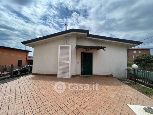 Casa indipendente in residenziale in 