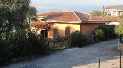 Villa in residenziale in Località La Cona 16