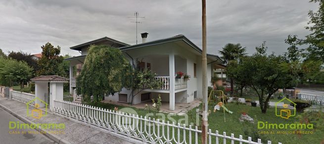 Villa in residenziale in Via Gabriela 11