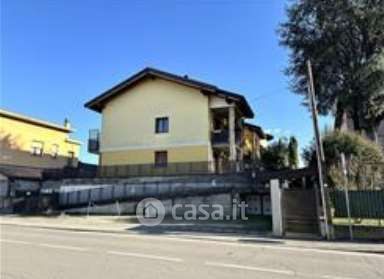 Box/posto auto in residenziale in Via Edmondo de Amicis