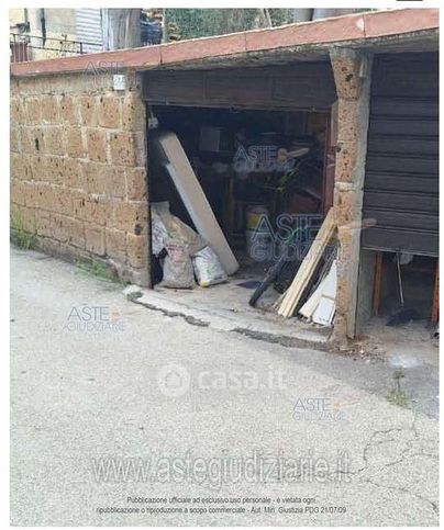 Box/posto auto in residenziale in Via Sasseta 15