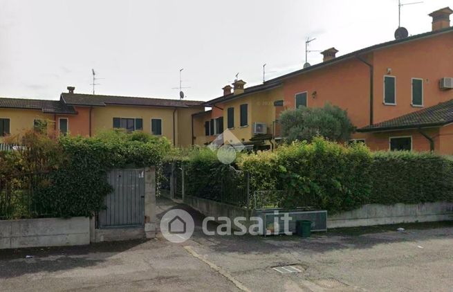 Casa bi/trifamiliare in residenziale in 