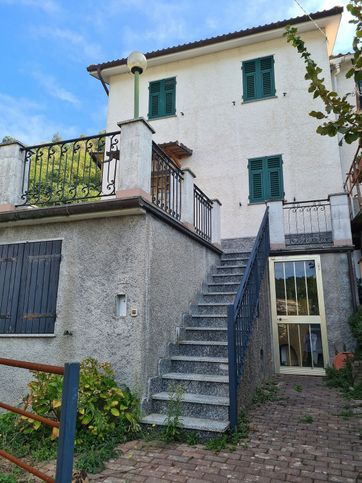 Casa indipendente in residenziale in Frazione Crovara