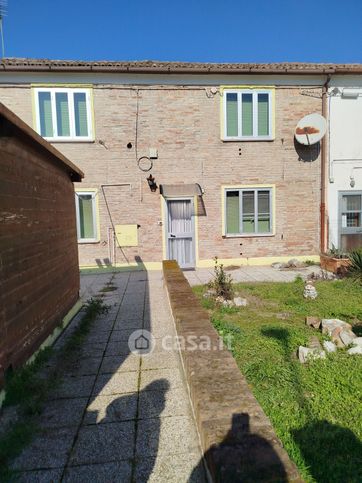 Casa bi/trifamiliare in residenziale in Via Volano 16