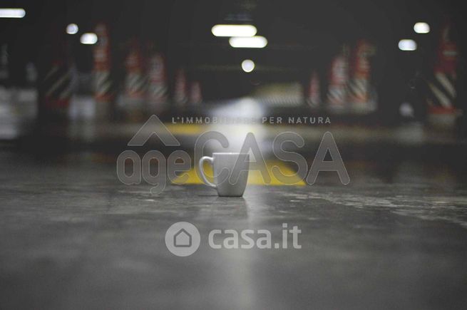 Box/posto auto in residenziale in Via Gubbio 10