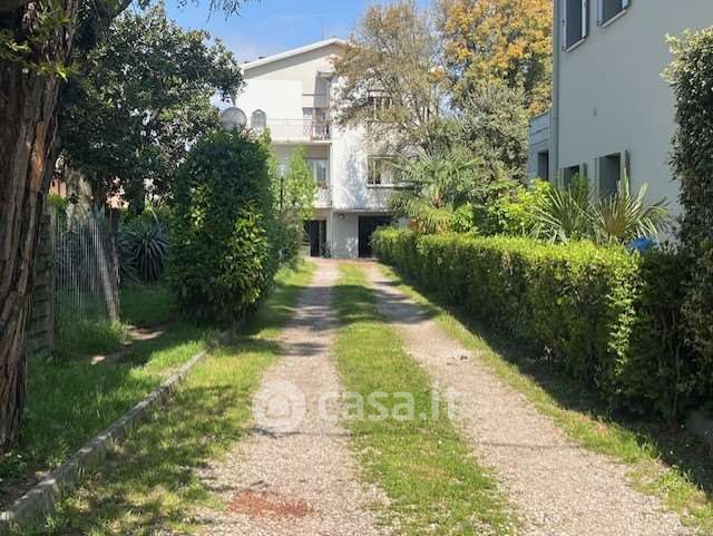 Villa in residenziale in Via Cacciatori del Sile 62