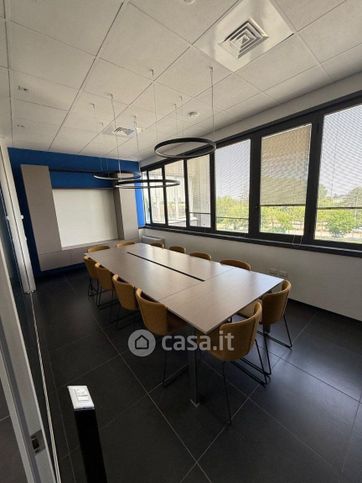 Ufficio in commerciale in Via Lasie