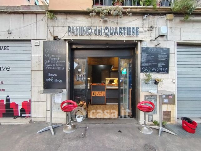 Attivitã /licenza (con o senza mura) in commerciale in Circonvallazione Gianicolense 252