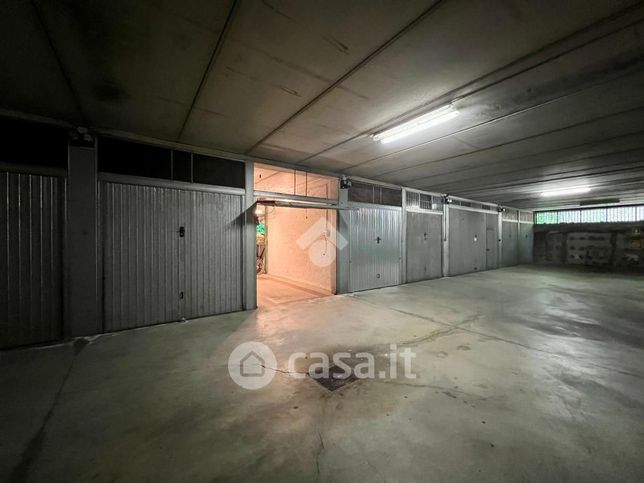 Box/posto auto in residenziale in Via Luigi Gatti 28