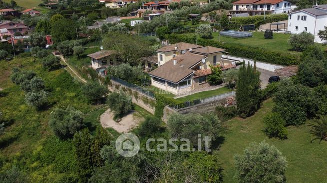 Casa bi/trifamiliare in residenziale in Via Autunno