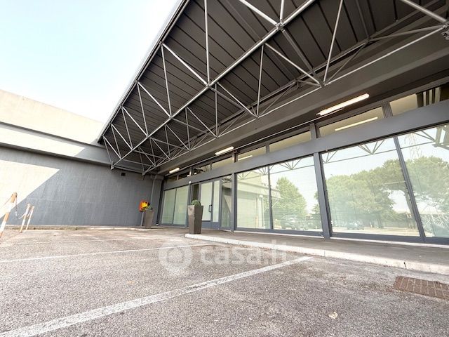 Capannone in commerciale in Via Portogallo