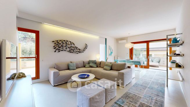 Appartamento in residenziale in Via Molari 26