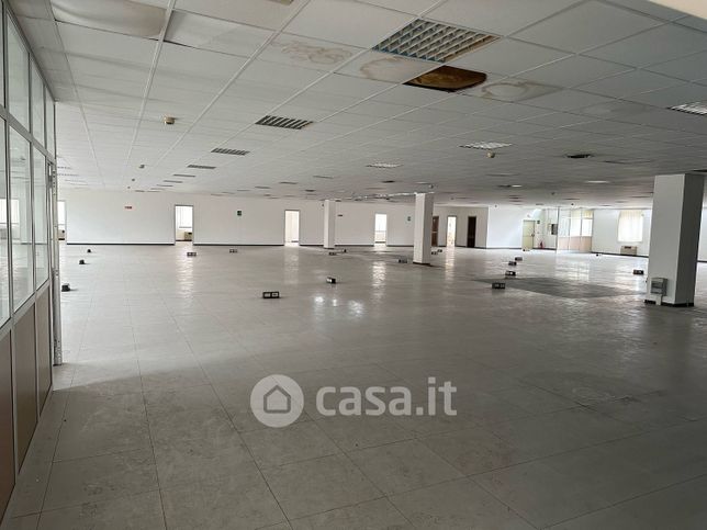 Capannone in commerciale in Via Goito 32