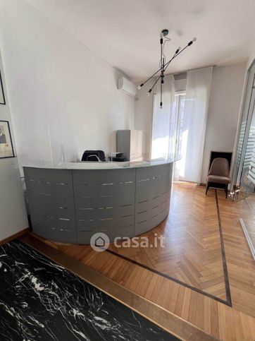 Ufficio in commerciale in Viale Andrea Doria 3