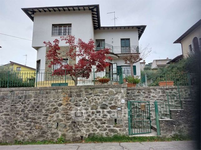 Casa indipendente in residenziale in 