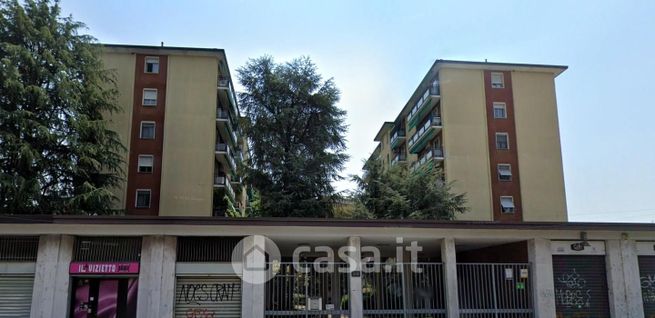 Ufficio in commerciale in Via Padova 330