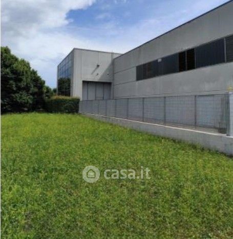 Capannone in commerciale in Via Dottor Bortolo Pollini