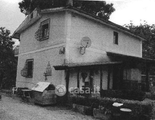 Villa in residenziale in ARCE 8