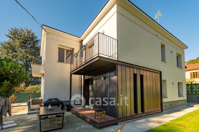 Villa in residenziale in Viale XXV Aprile 41