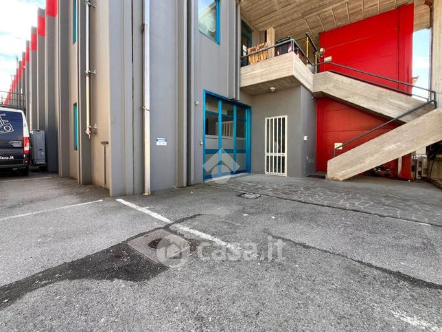 Capannone in commerciale in Via Molini 51