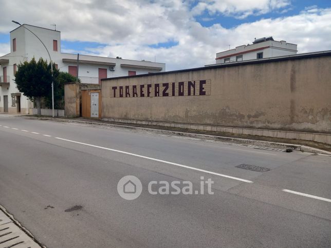 Capannone in commerciale in Via Salemi 30