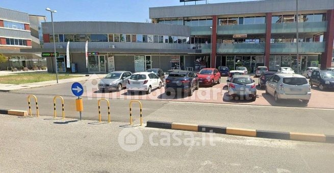 Ufficio in commerciale in 