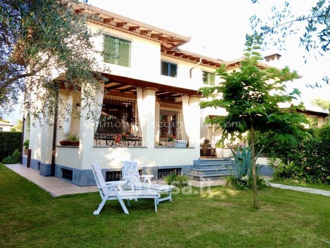 Villa in residenziale in Via M. Sironi