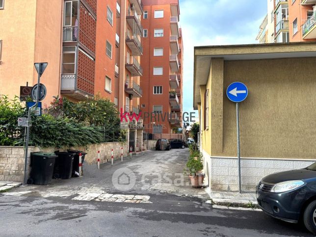 Box/posto auto in residenziale in Via Achille Grandi 28