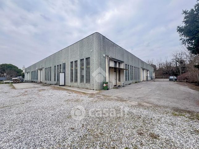 Capannone in commerciale in Via San Martino del Carso