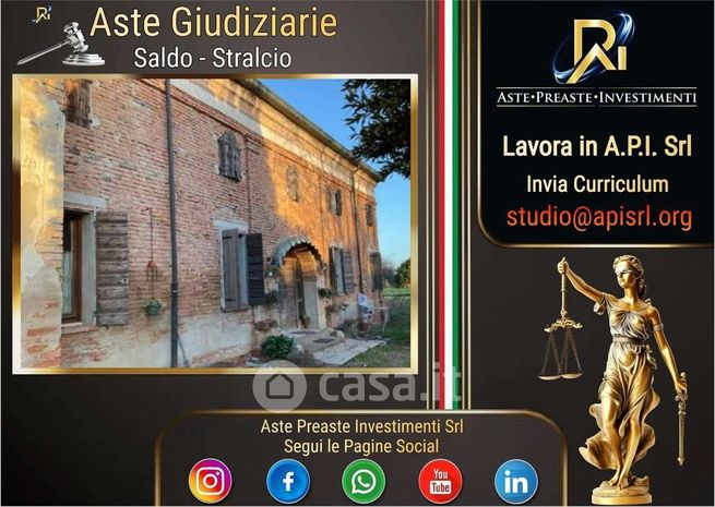 Villetta a schiera in residenziale in Strada Carobio 8