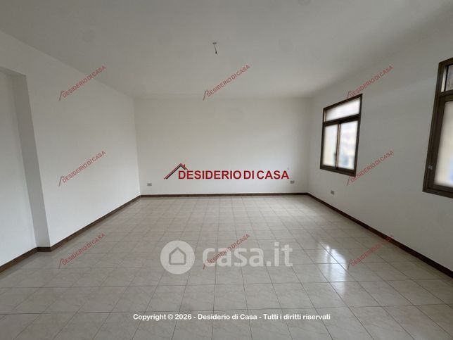 Ufficio in commerciale in Via Dante Alighieri 32 A