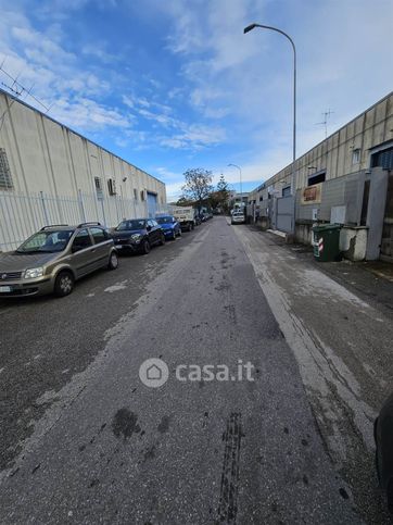 Capannone in commerciale in Via Tommaso Caruto