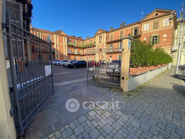 Box/posto auto in residenziale in Piazza Giacomo Matteotti 33