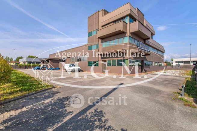 Capannone in commerciale in Via Ragazzi del '99