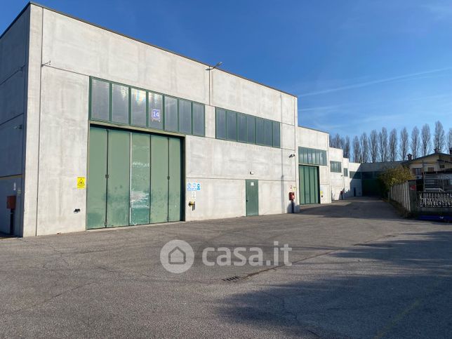 Capannone in commerciale in Via Provinciale Nord