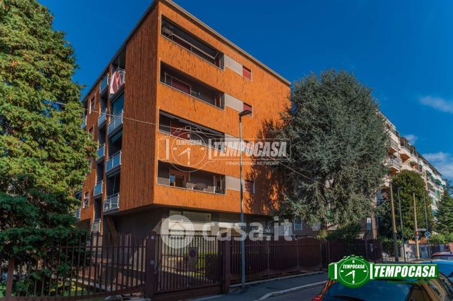 Box/posto auto in residenziale in Via Fratellanza 4