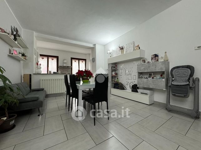 Casa indipendente in residenziale in Via Giosuè Carducci 35