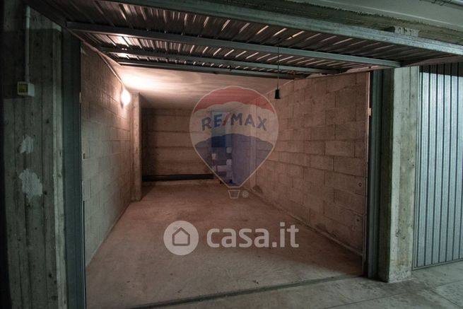 Box/posto auto in residenziale in Via Gerolamo Lamberti 7