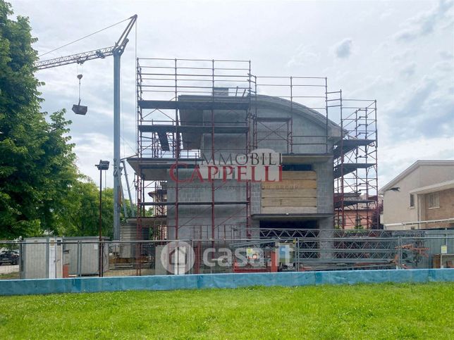Casa bi/trifamiliare in residenziale in 