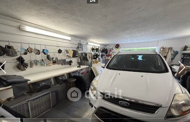 Box/posto auto in residenziale in Viale Giuseppe Garibaldi 61