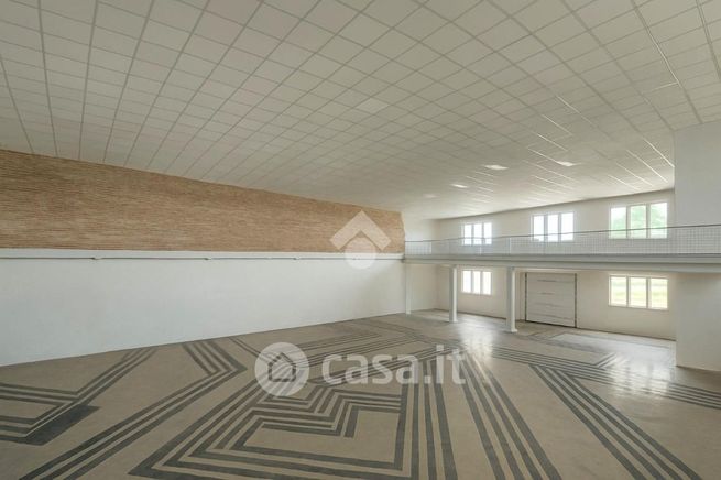 Capannone in commerciale in Via Nuova Trevigiana Casale 111