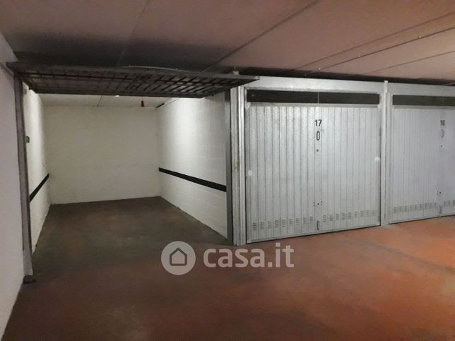 Garage/posto auto in residenziale in Via delle Forze Armate 111