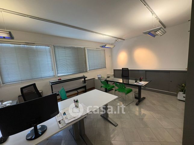 Ufficio in commerciale in Via Bianzanella 12