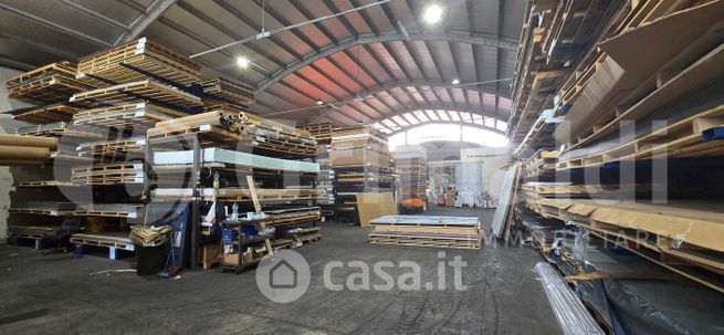 Capannone in commerciale in Via San Salvatore 1