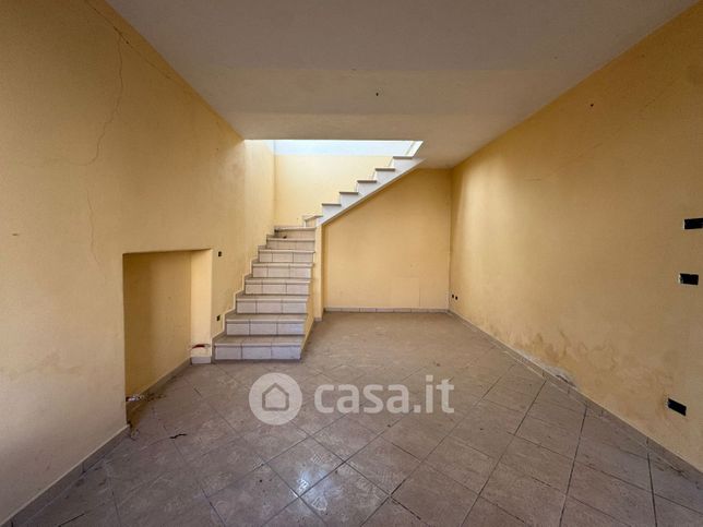 Casa indipendente in residenziale in Corso caresana 29