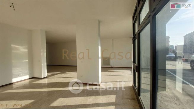 Ufficio in commerciale in Via Pietro Giardini 322