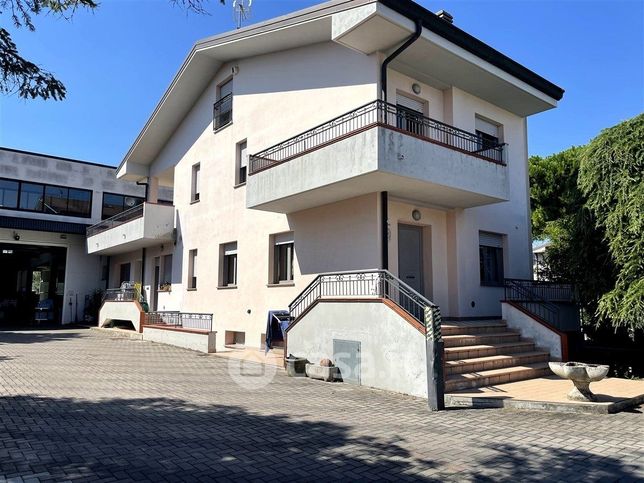 Casa indipendente in residenziale in Via Giulio Pastore
