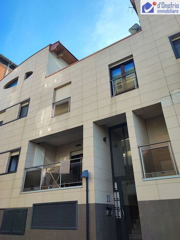 Appartamento in residenziale in Via Nicola De Luca