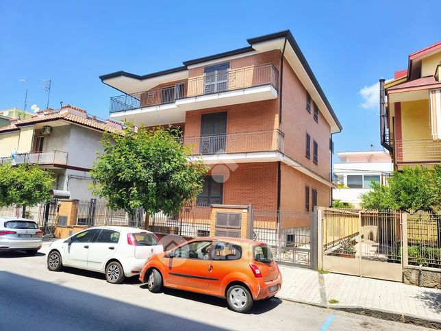 Villa in residenziale in Via Alessandro Manzoni 23